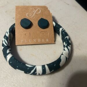 Plunder Teal and White Bracelet and Earring Set